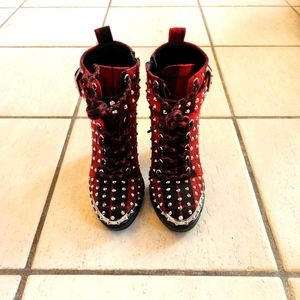 NWOT 5.5 Gianni Bini spiked heeled shoes